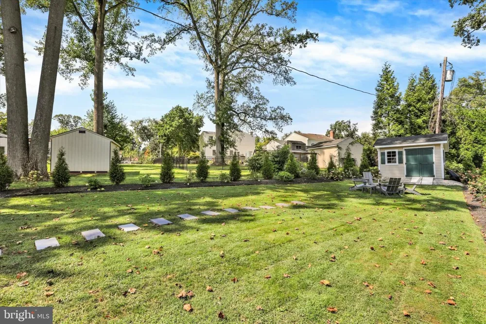 932 STEWART AVENUE Springfield, PA 19064