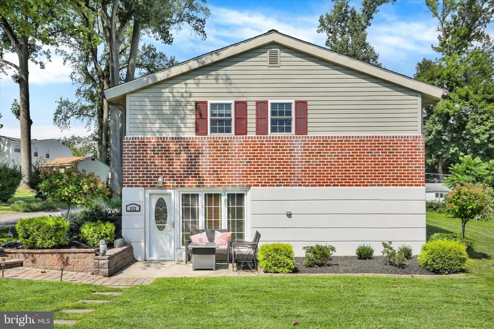 932 STEWART AVENUE Springfield, PA 19064