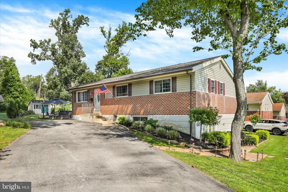 932 STEWART AVENUE Springfield, PA 19064