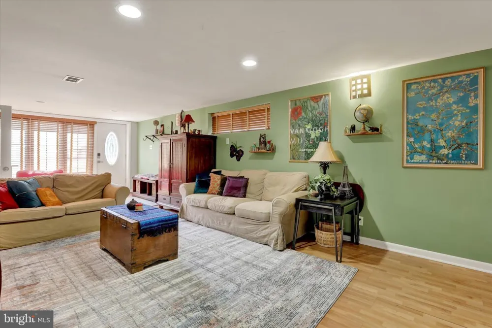 932 STEWART AVENUE Springfield, PA 19064