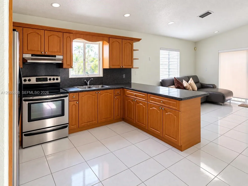 8010 NW 186th Ter Hialeah, FL 33015