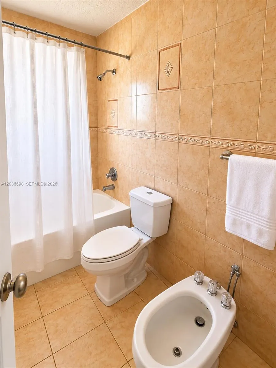 8010 NW 186th Ter Hialeah, FL 33015