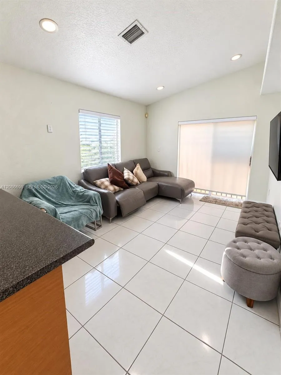 8010 NW 186th Ter Hialeah, FL 33015