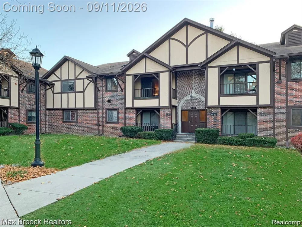 42160 E Woodward Avenue #11 Bloomfield Charter Township, MI 48304
