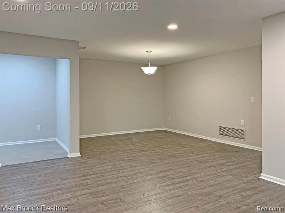 42160 E Woodward Avenue #11 Bloomfield Charter Township, MI 48304