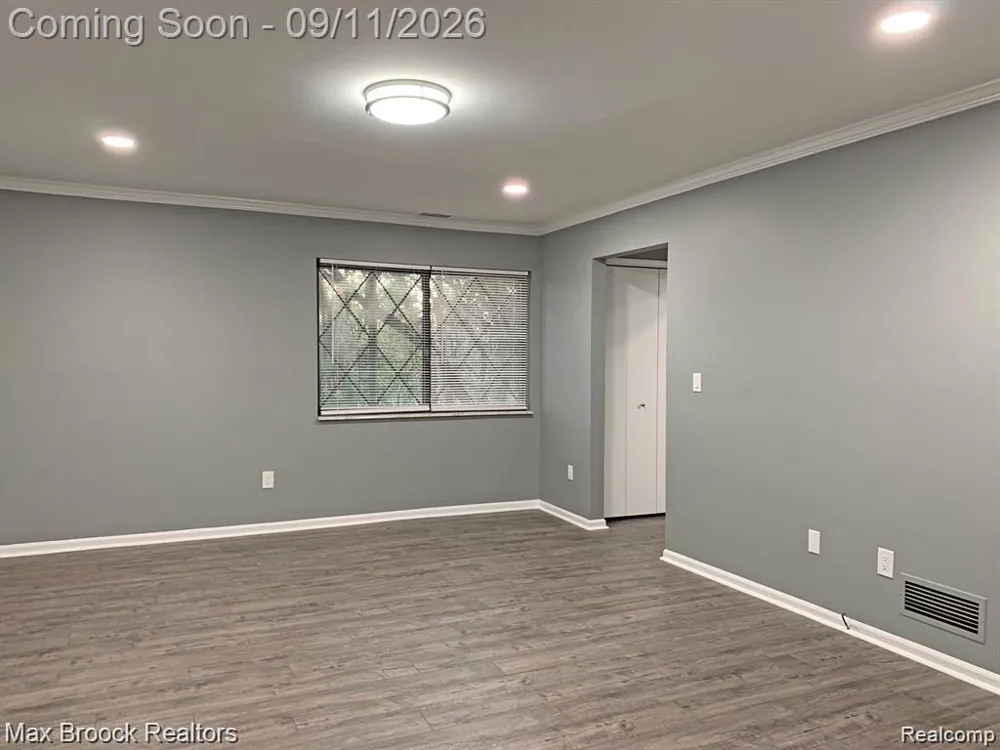 42160 E Woodward Avenue #11 Bloomfield Charter Township, MI 48304