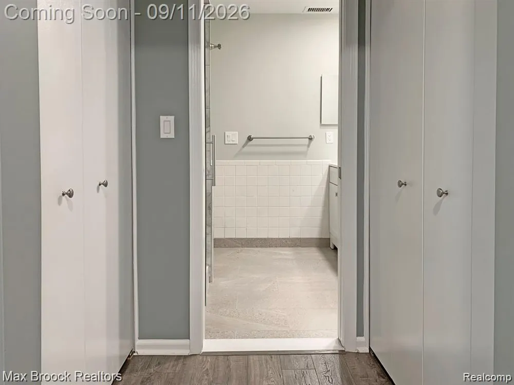 42160 E Woodward Avenue #11 Bloomfield Charter Township, MI 48304