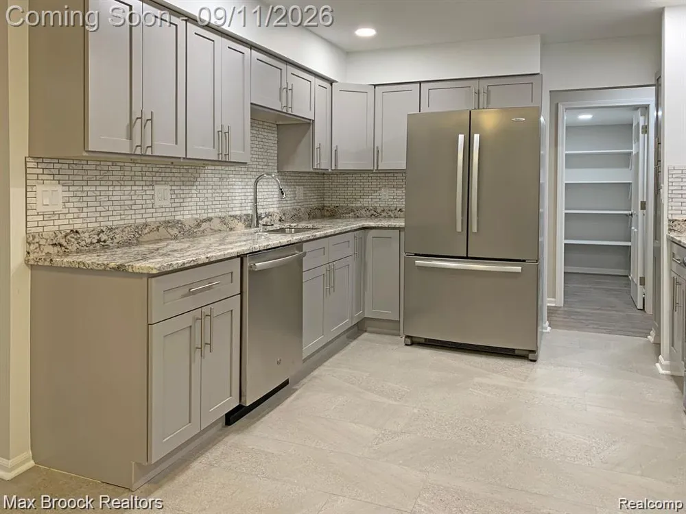 42160 E Woodward Avenue #11 Bloomfield Charter Township, MI 48304