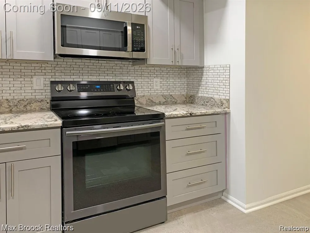 42160 E Woodward Avenue #11 Bloomfield Charter Township, MI 48304