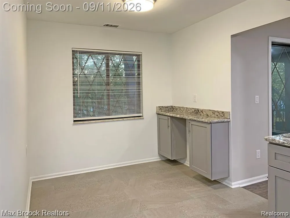 42160 E Woodward Avenue #11 Bloomfield Charter Township, MI 48304