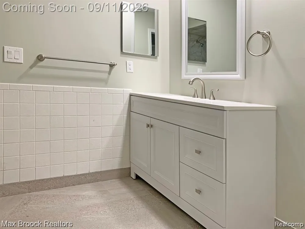 42160 E Woodward Avenue #11 Bloomfield Charter Township, MI 48304