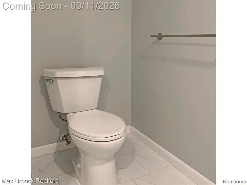 42160 E Woodward Avenue #11 Bloomfield Charter Township, MI 48304