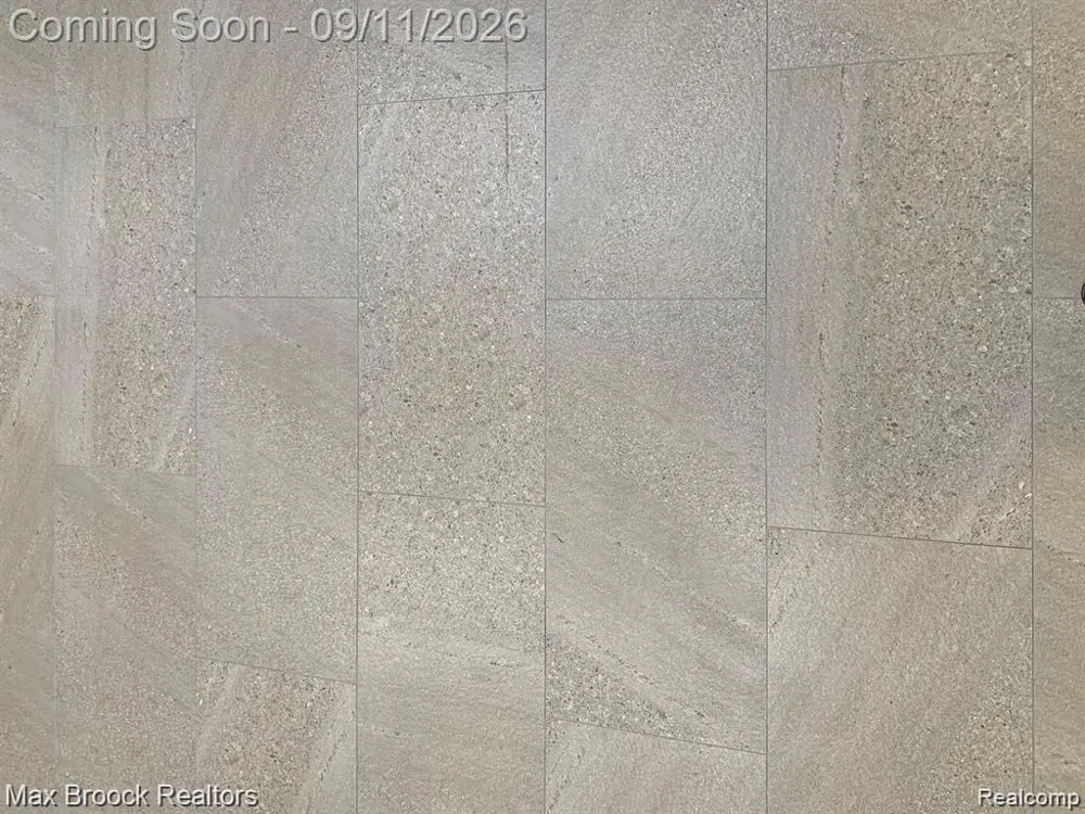 42160 E Woodward Avenue #11 Bloomfield Charter Township, MI 48304