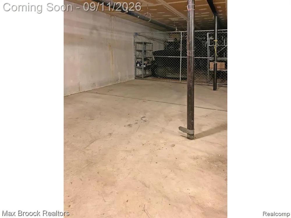 42160 E Woodward Avenue #11 Bloomfield Charter Township, MI 48304