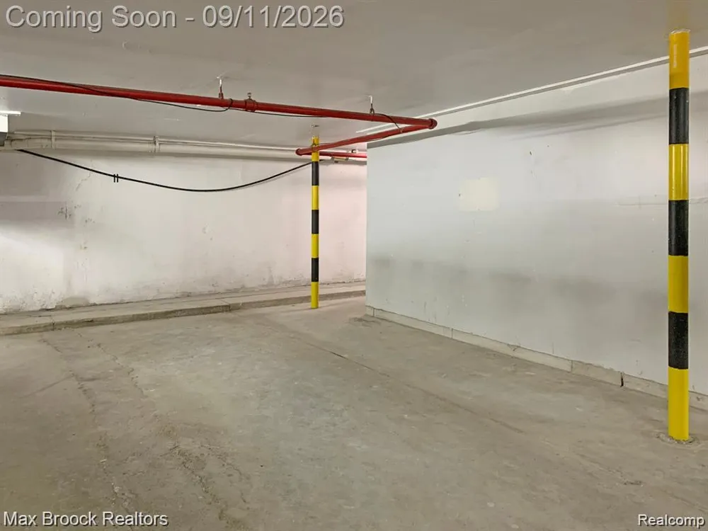 42160 E Woodward Avenue #11 Bloomfield Charter Township, MI 48304