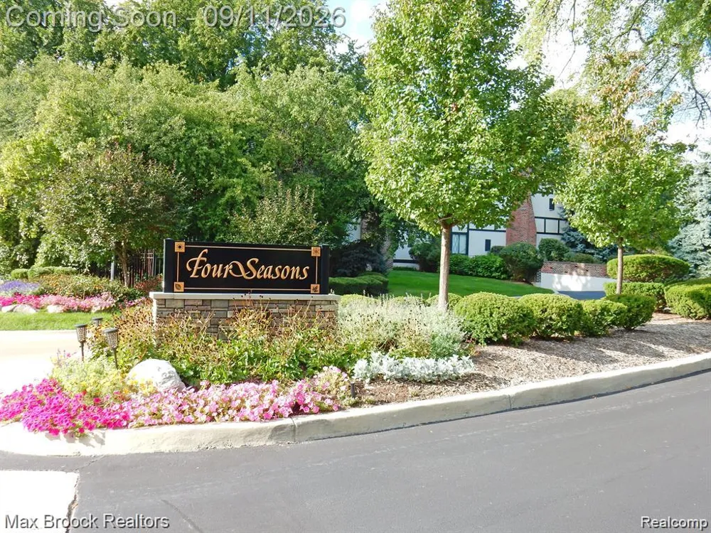 42160 E Woodward Avenue #11 Bloomfield Charter Township, MI 48304