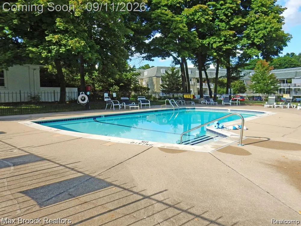 42160 E Woodward Avenue #11 Bloomfield Charter Township, MI 48304