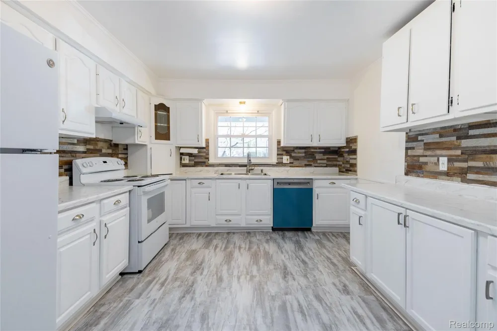 21918 Knudsen Drive Grosse Ile Township, MI 48138