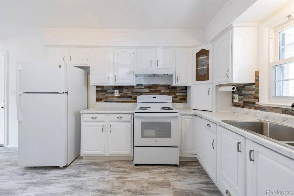 21918 Knudsen Drive Grosse Ile Township, MI 48138