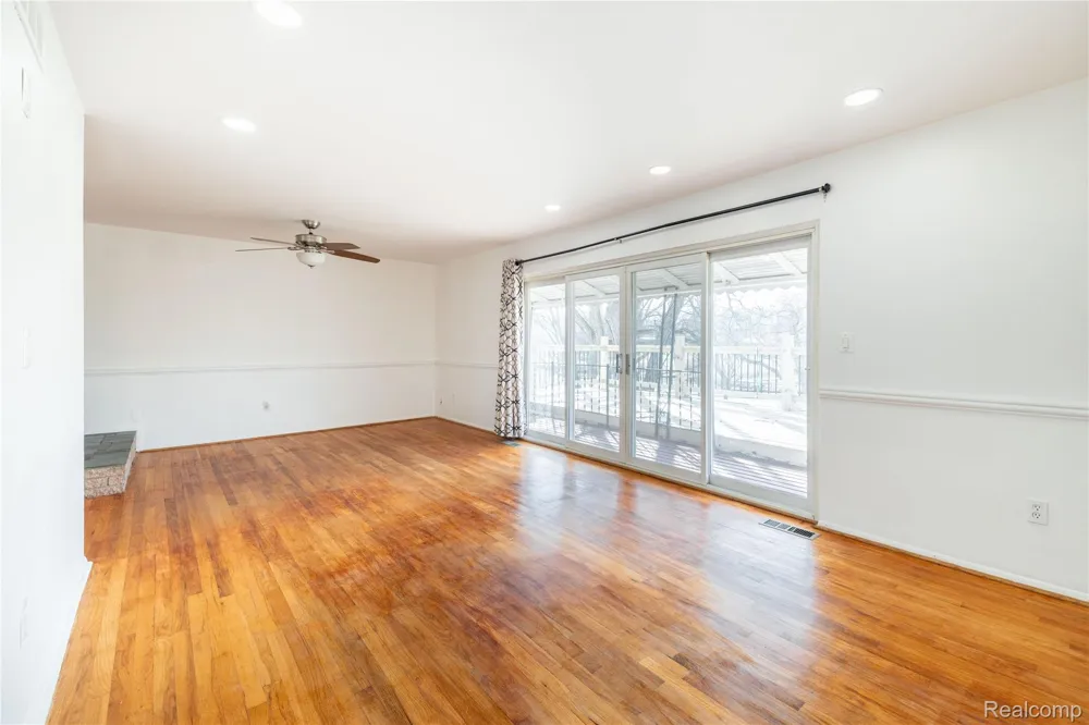 21918 Knudsen Drive Grosse Ile Township, MI 48138