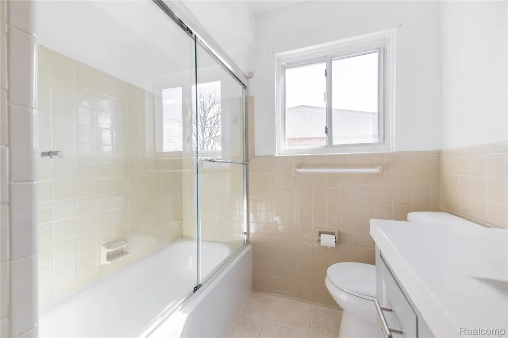 21918 Knudsen Drive Grosse Ile Township, MI 48138