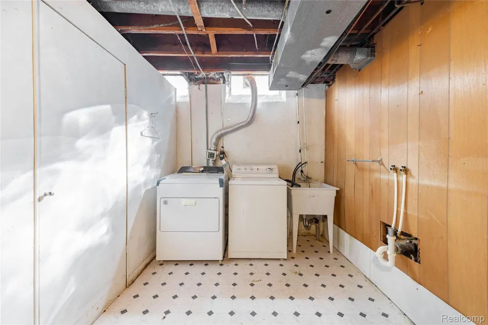 21918 Knudsen Drive Grosse Ile Township, MI 48138