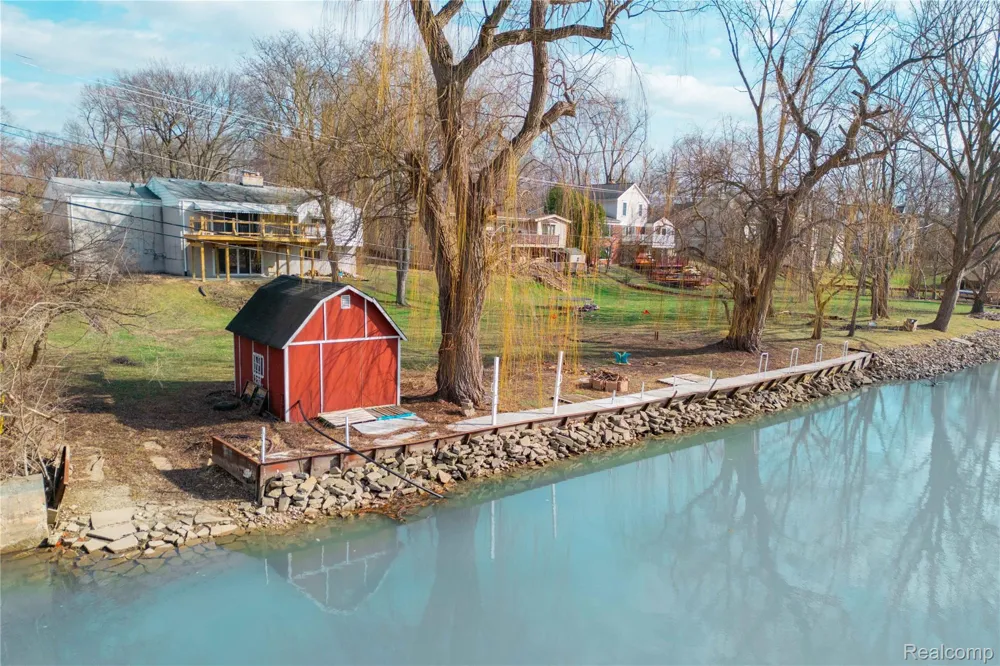 21918 Knudsen Drive Grosse Ile Township, MI 48138