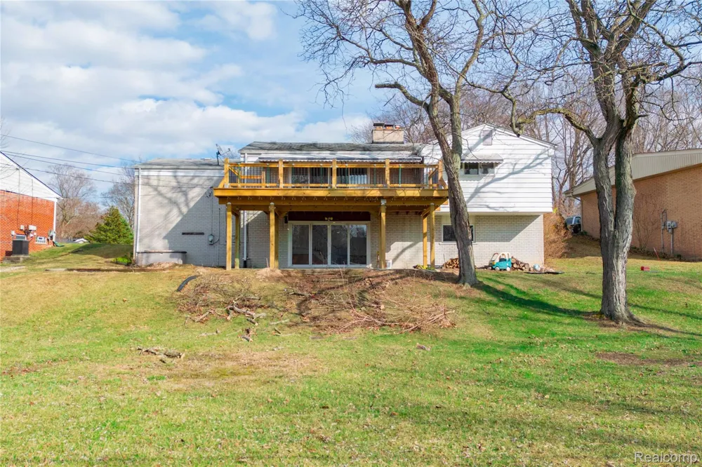 21918 Knudsen Drive Grosse Ile Township, MI 48138