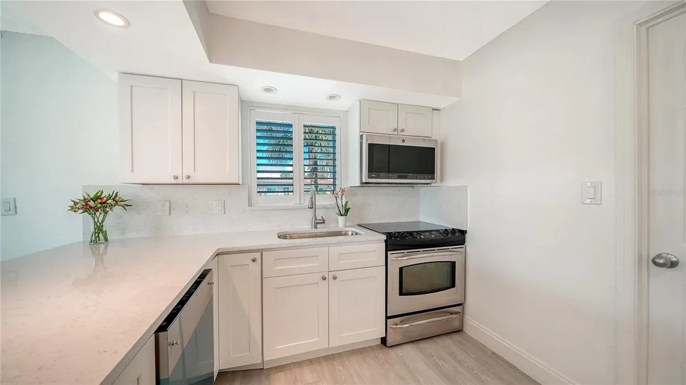 4750 GULF OF MEXICO DRIVE #Villa 8 Longboat Key, FL 34228