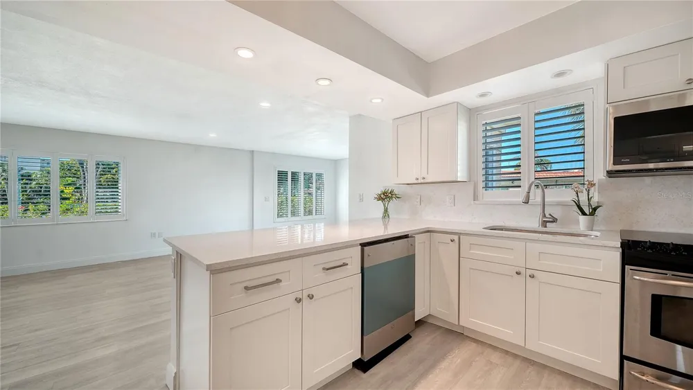 4750 GULF OF MEXICO DRIVE #Villa 8 Longboat Key, FL 34228