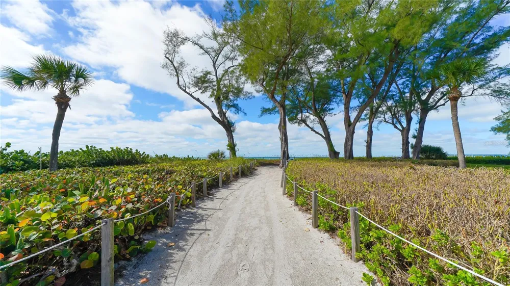 4750 GULF OF MEXICO DRIVE #Villa 8 Longboat Key, FL 34228