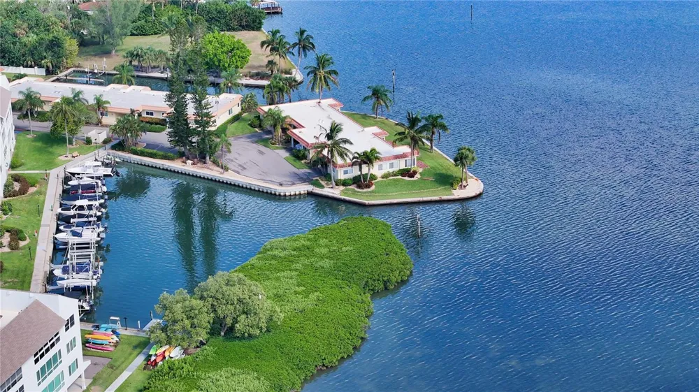 4750 GULF OF MEXICO DRIVE #Villa 8 Longboat Key, FL 34228