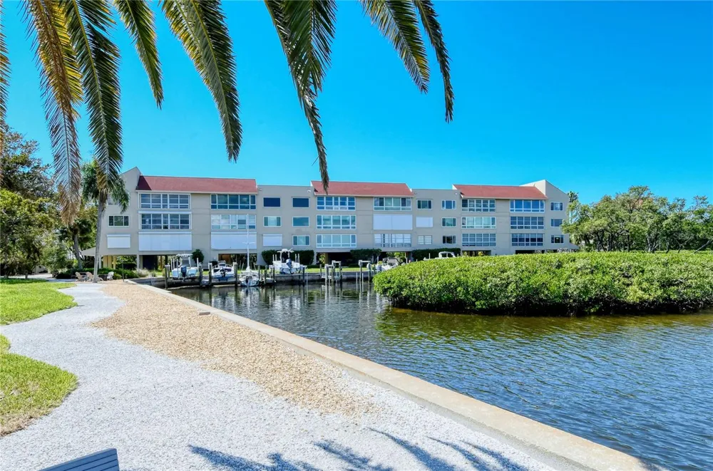 4750 GULF OF MEXICO DRIVE #Villa 8 Longboat Key, FL 34228