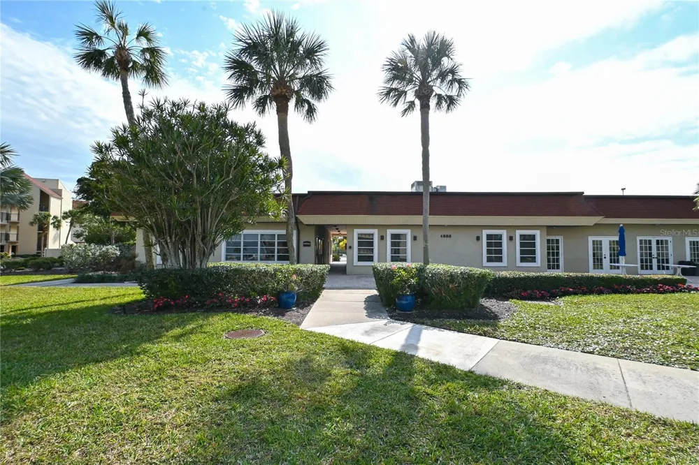 4750 GULF OF MEXICO DRIVE #Villa 8 Longboat Key, FL 34228