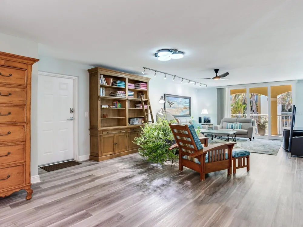 5353 GULF BOULEVARD #B202 St Pete Beach, FL 33706