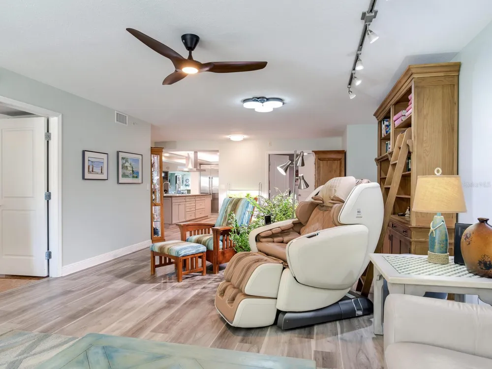 5353 GULF BOULEVARD #B202 St Pete Beach, FL 33706