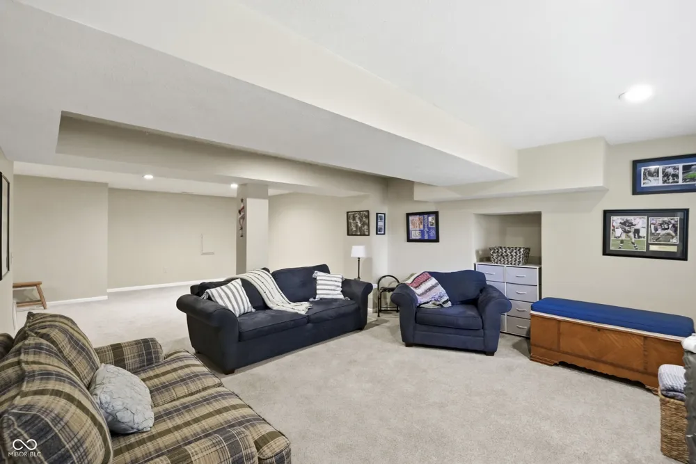 9801 Logan Lane Fishers, IN 46037