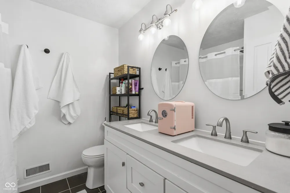 9801 Logan Lane Fishers, IN 46037
