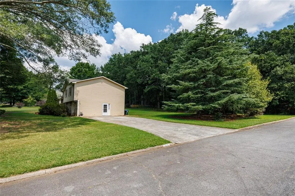 875 Windsor Trail Roswell, GA 30076