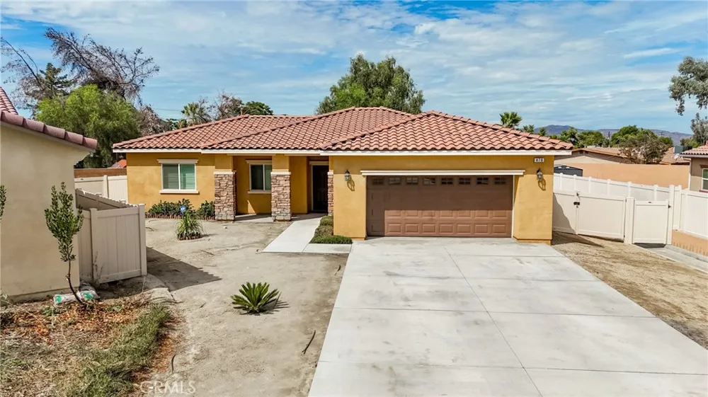 476 W Camellia Way San Jacinto, CA 92583
