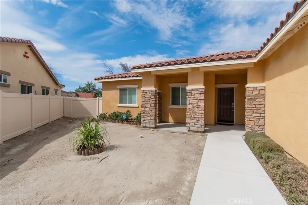 476 W Camellia Way San Jacinto, CA 92583