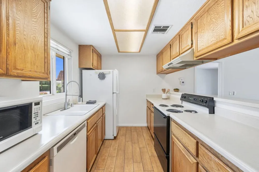 40289 Preston Trail Palm Desert, CA 92211