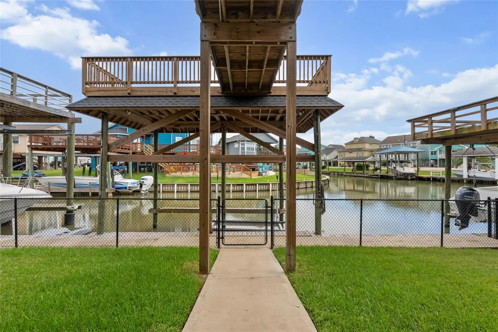1227 23rd Street San Leon, TX 77539
