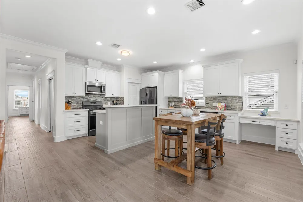 1227 23rd Street San Leon, TX 77539