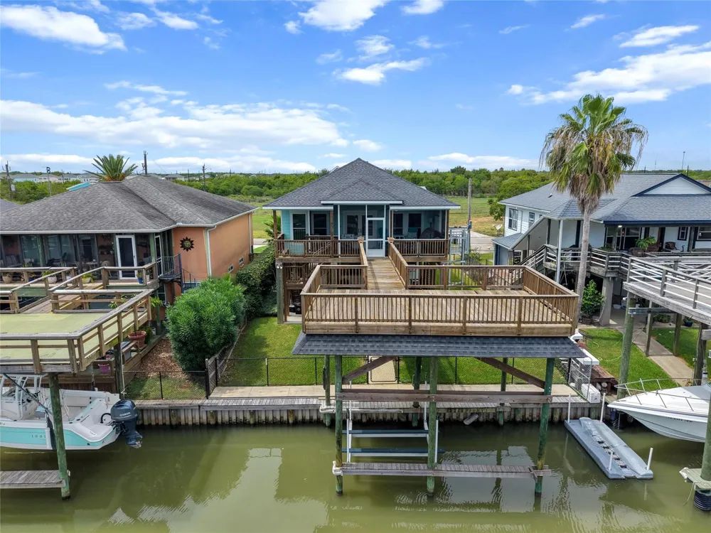 1227 23rd Street San Leon, TX 77539