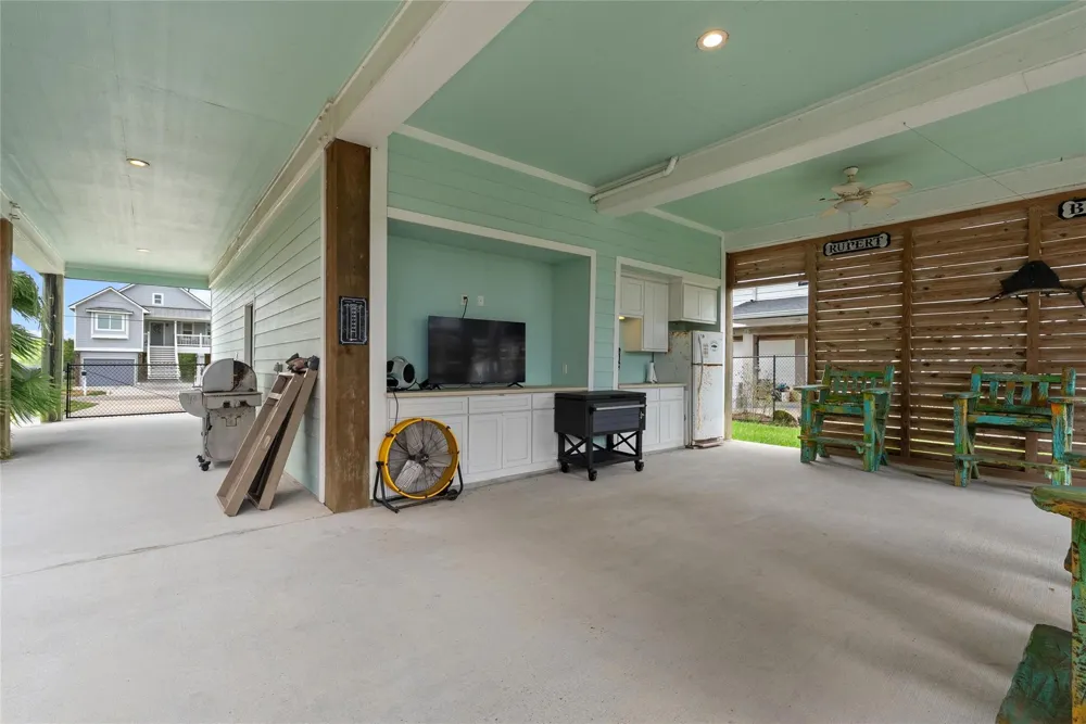 1227 23rd Street San Leon, TX 77539