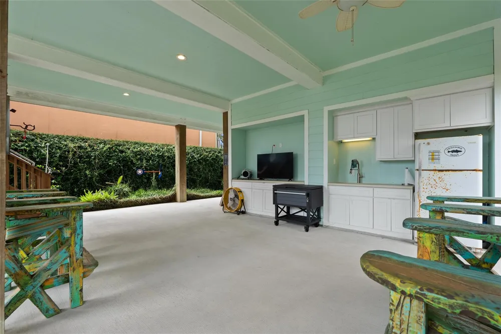 1227 23rd Street San Leon, TX 77539