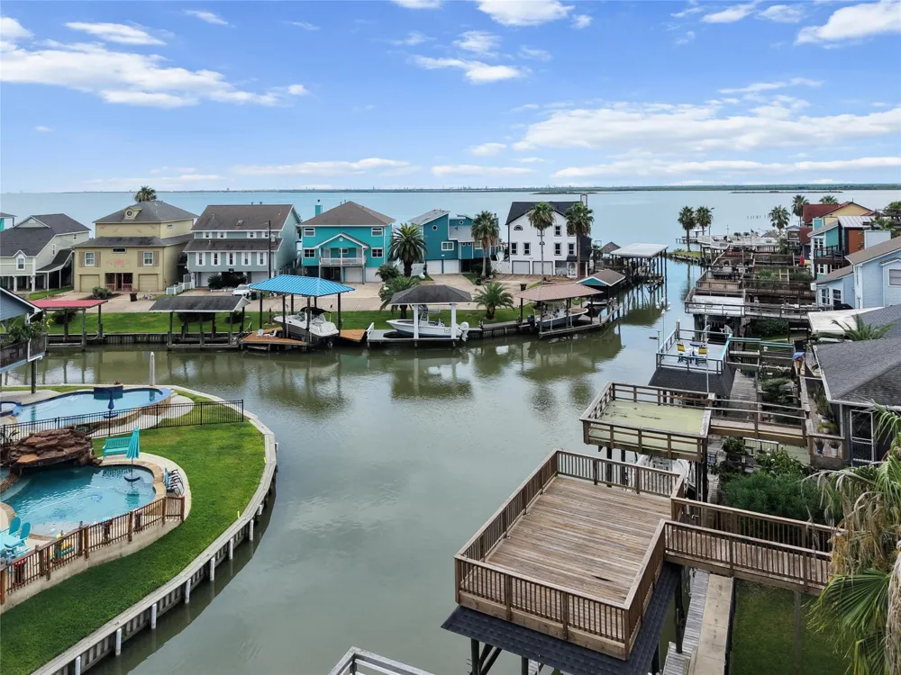 1227 23rd Street San Leon, TX 77539