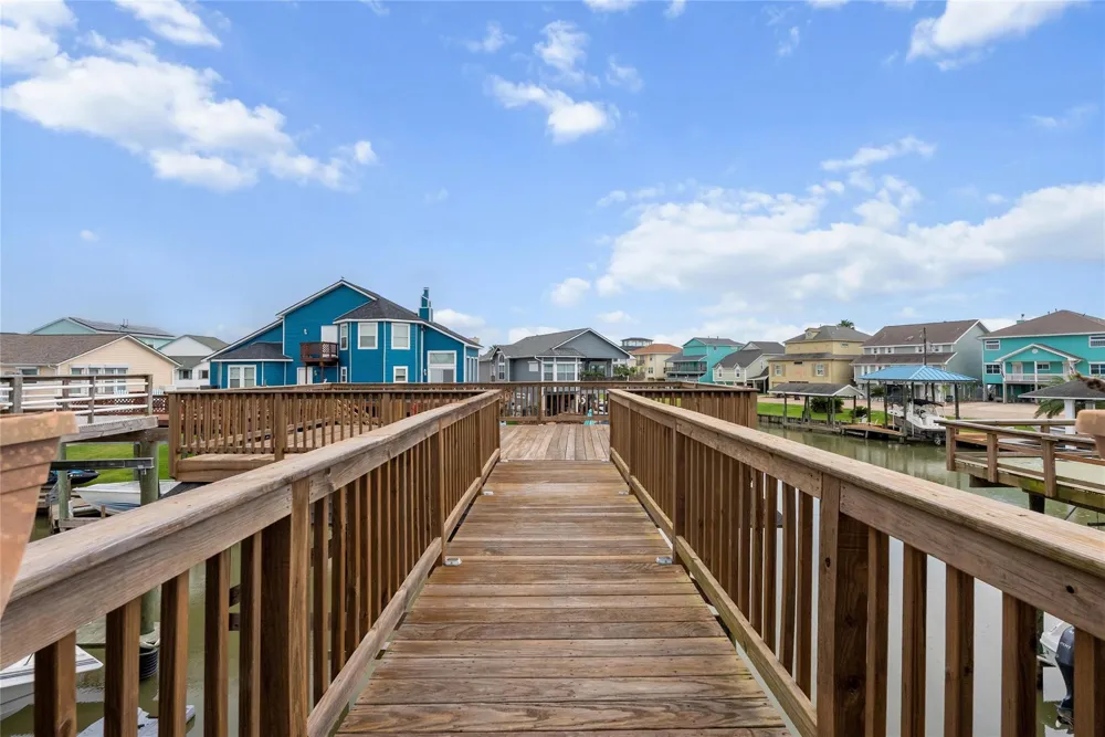 1227 23rd Street San Leon, TX 77539