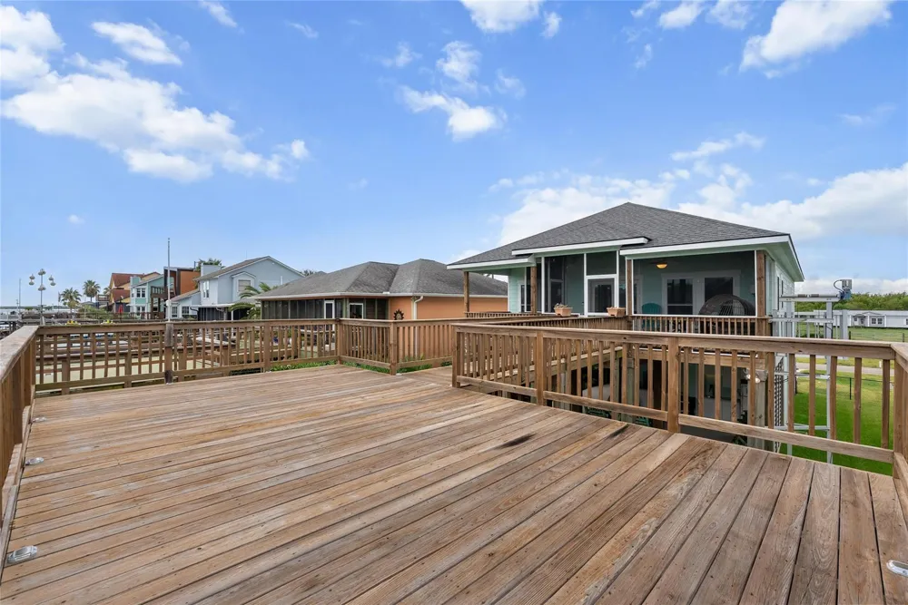 1227 23rd Street San Leon, TX 77539